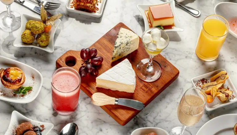 Hotel em Curitiba oferece brunch de luxo com 80 opções de pratos