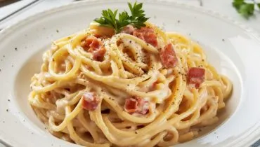 Espaguete à carbonara (Imagem: Food Arena | Shutterstock)