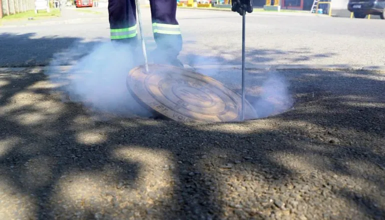 Testes de fumaça vão apontar esgotos clandestinos em Guaratuba