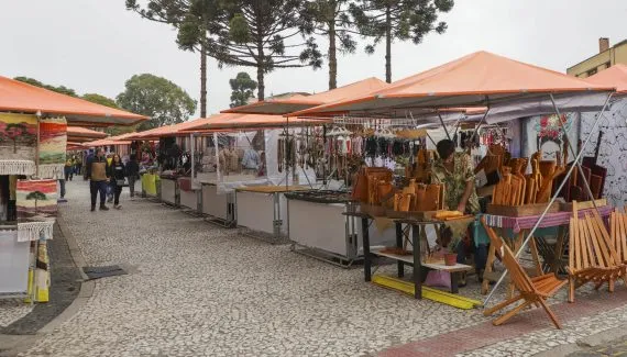 Curitiba oferece feiras e serviços em diversos pontos da cidade neste sábado