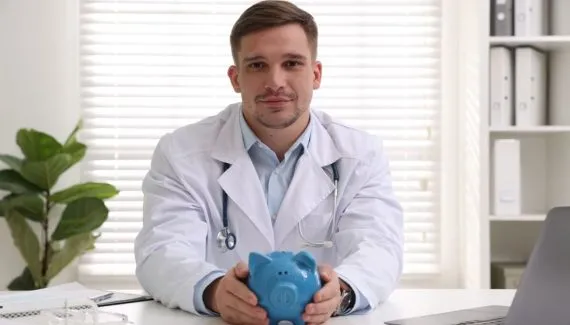 Desafio invisível do médico: organizar as finanças em uma rotina multicarreira