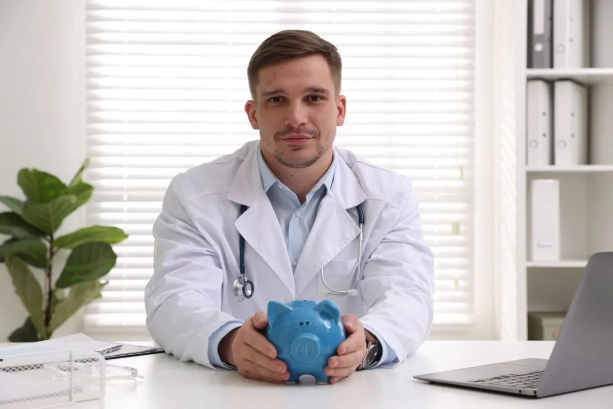 Médicos Brasileiros Enfrentam Desafio Financeiro em Rotinas Intensas - finanças news from Tribuna PR