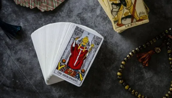 Tarot do dia: previsão para os 12 signos em 28/02/2026