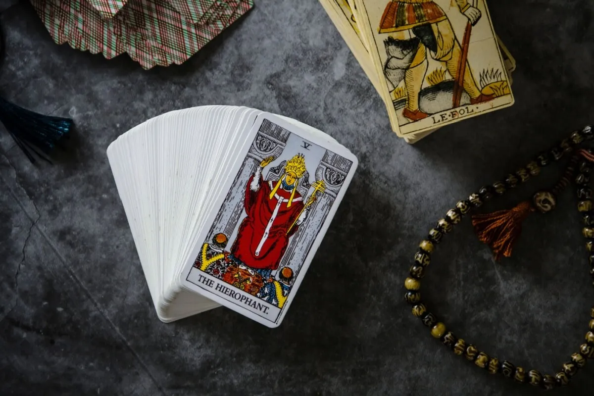 Tarot do dia: previsão para os 12 signos em 28/02/2026