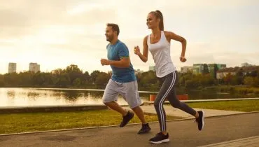 A escolha de um tênis de corrida vai muito além da aparência ou do preço (Imagem: Studio Romantic | Shutterstock)