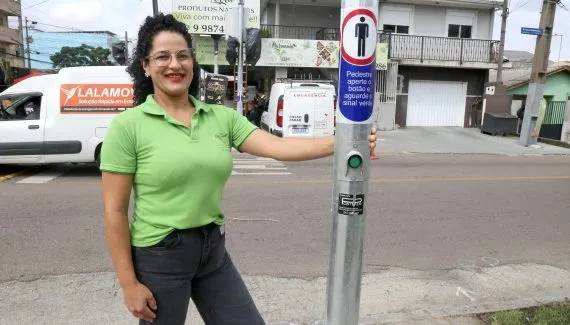 Novo semáforo aumenta segurança em cruzamento do Sítio Cercado
