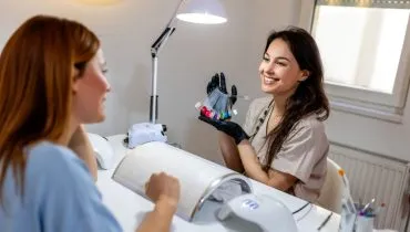 Mercado de unhas cresce e fortalece o empreendedorismo feminino (Imagem: adriaticfoto | Shutterstock)