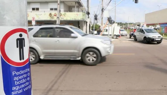 Fim do perigo? Sítio Cercado recebe sinalização em cruzamento crítico