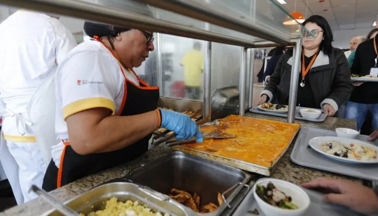 Empresa paranaense de refeições inicia operação no Chile e projeta R$ 1 bi até 2027