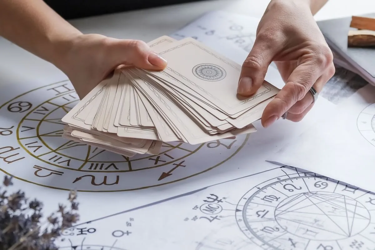 Tarot do dia: previsão para os 12 signos em 03/03/2026