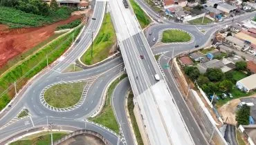 Imagem aérea mostra um novo trecho da Rodovia dos Minérios.