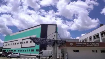 Imagem mostra o Hospital Universitário de Londrina.