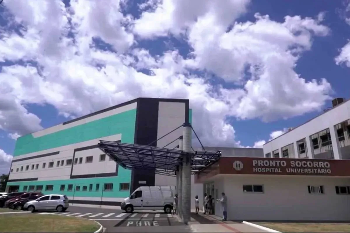 Imagem mostra o Hospital Universitário de Londrina.