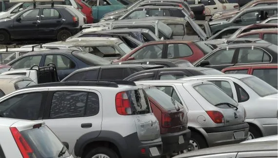 Leilão online oferece 174 veículos apreendidos em Curitiba