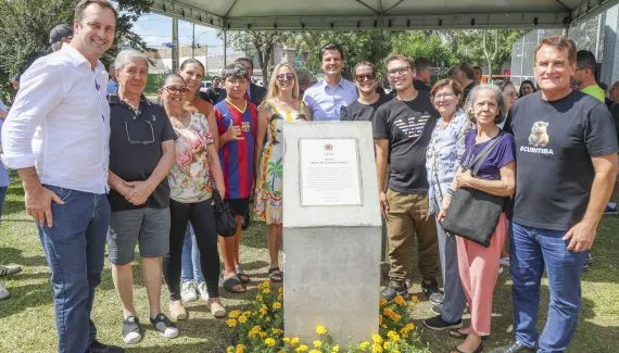 Praça revitalizada no Capão Raso ganha novas áreas de esporte e lazer