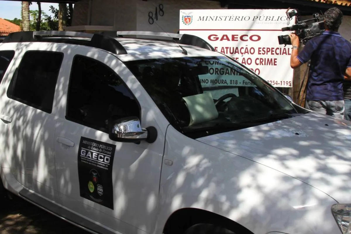 Imagem mostra uma viatura do Gaeco em frente a uma unidade do Gaeco.