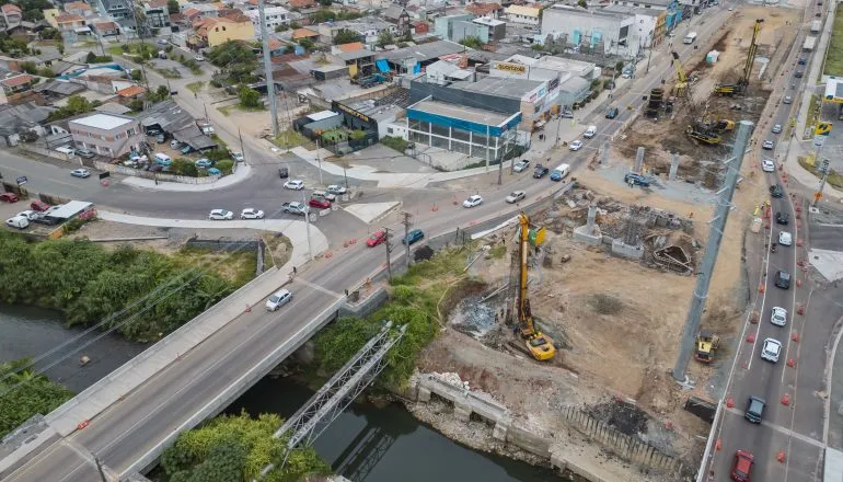 Viaduto Curitiba-Pinhais: nova fase exige estreitamento de pista na Victor Ferreira