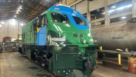 Passeio de trem Curitiba–Morretes ganha nova locomotiva de mais de R$ 5 milhões