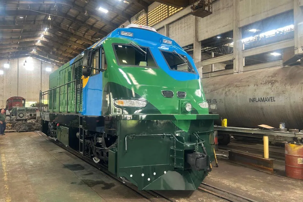 Imagem mostra uma nova locomotiva avaliada em mais de R$ 5 milhões.