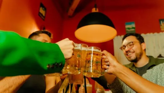Sete bares celebram St. Patrick's Day em Curitiba com caça ao tesouro