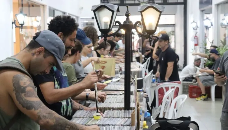 Maior feira de discos de vinil do Paraná terá 30 mil 