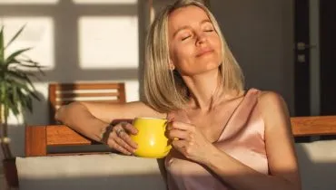 Os benefícios dos chás vão muito além do sabor e podem contribuir para a saúde do corpo e da mente (Imagem: Gladskikh Tatiana | Shutterstock)