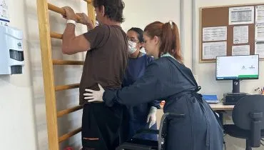 SESA - Após aplicação da polilaminina, paciente inicia fisioterapia no Hospital de Reabilitação