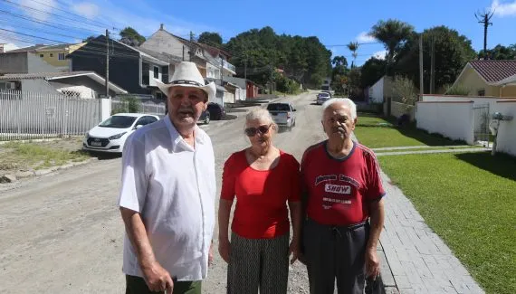 Prefeitura recupera pavimento de ruas no Tingui em Curitiba