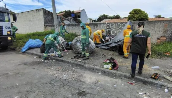 Prefeitura remove 6,5 toneladas de lixo das margens de rios no Parolin