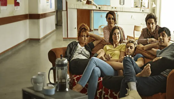 5 séries curtinhas para maratonar em março de 2026 