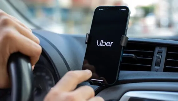 Uber terá de pagar R$ 15 mil para passageira vítima de intolerância religiosa
