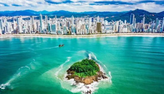 Santa Catarina domina ranking das cidades com o metro quadrado mais caro do país