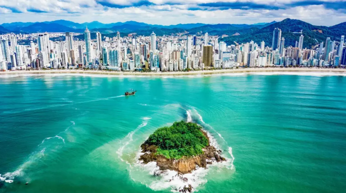 Balneário Camboriú, em Santa Catarina, tem o metro quadrado mais caro do Brasil