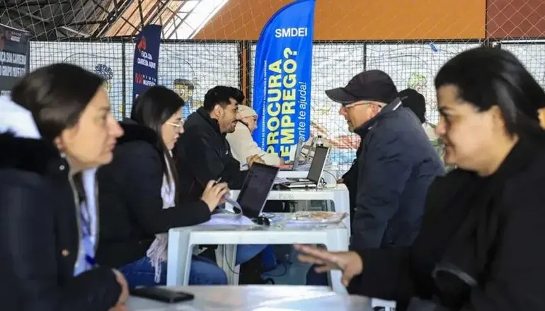 Com saldo positivo, Curitiba lidera geração de empregos no Brasil