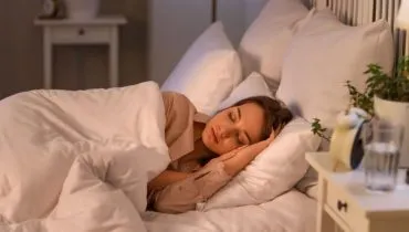 Ter uma boa noite de sono influencia diretamente a saúde do corpo, da mente e do coração (Imagem: Pixel-Shot | Shutterstock)