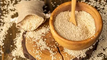 Além do sabor levemente amendoado e da textura crocante, o gergelim se destaca por sua composição nutricional (Imagem: rsooll | Shutterstock)