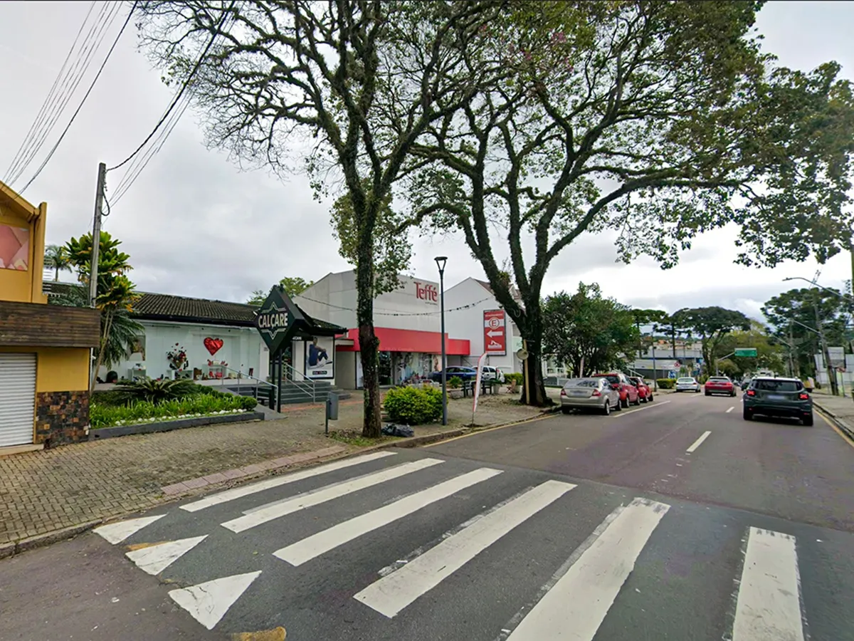 Projeto que cria Polo Teffé de calçados e vestuário avança na Câmara de Curitiba
