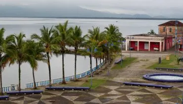 Imagem mostra um detalhe de Guaraqueçaba, no litoral do Paraná.