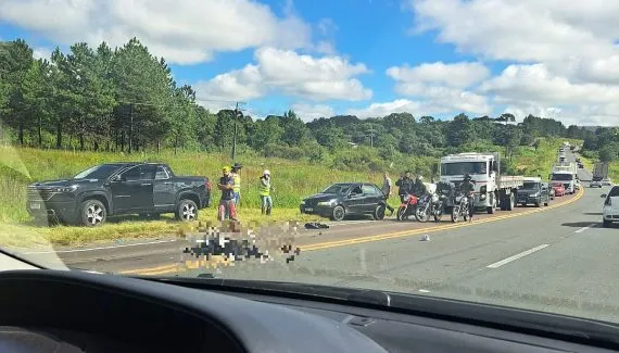 Grave acidente com três veículos bloqueia Contorno Norte