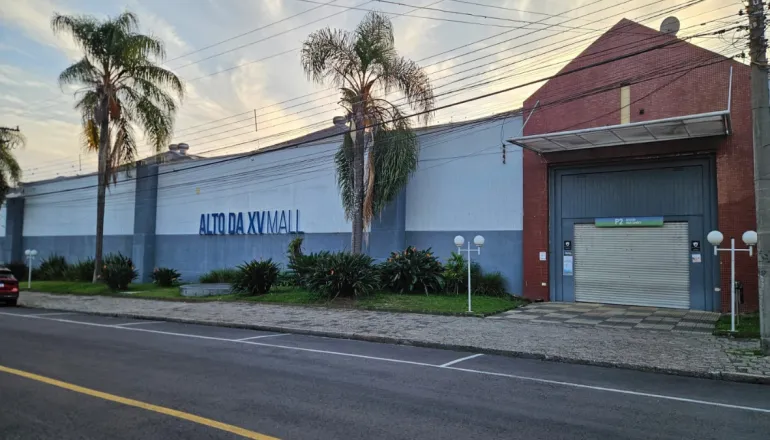 Tradicional shopping de Curitiba fecha as portas (mais uma vez)