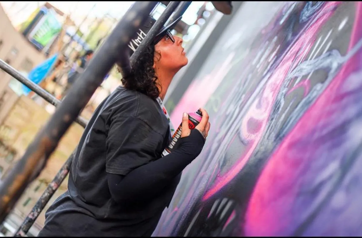 Artista do Paraná é selecionada para festival internacional de graffiti no Reino Unido