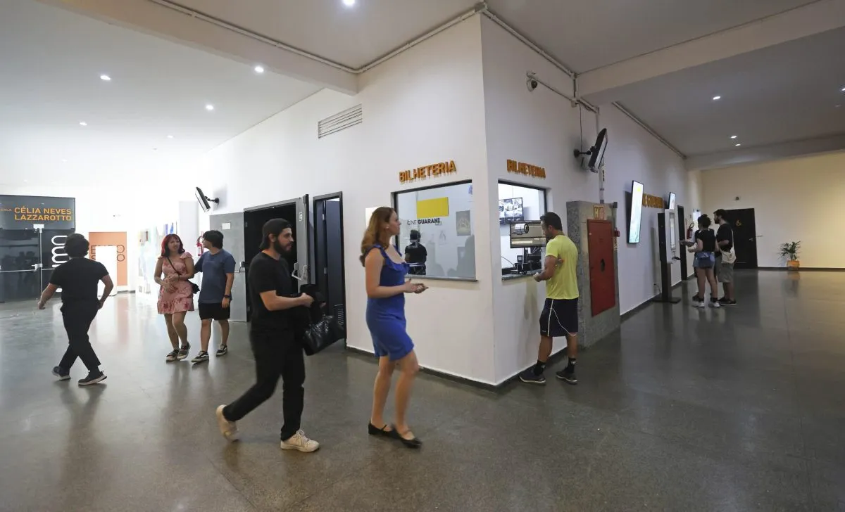 Quer pagar meia? Leve uma caixa de bombons ao Cine Passeio e ao Cine Guarani.