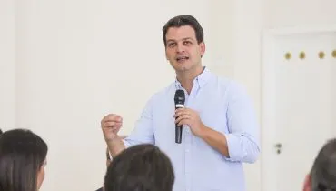 prefeito de curitiba, eduardo pimentel, é cotado para cargo de governador do paraná