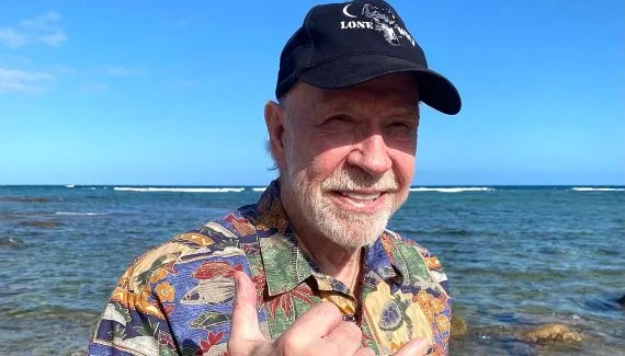 Morre Chuck Norris, lenda das artes marciais e fenômeno na internet