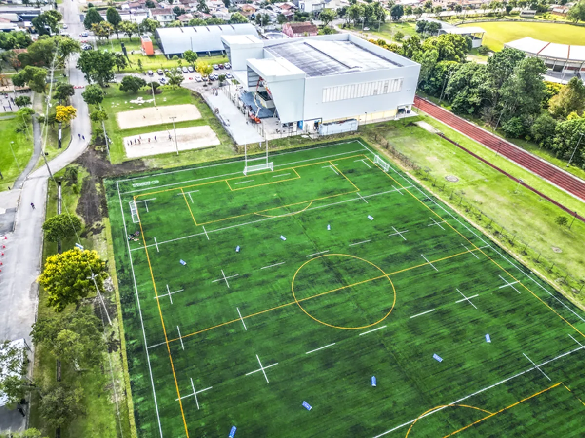 Curitiba inaugura campo público de rugby com revestimento de última geração