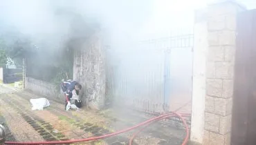 incêndio em casa abandonada em curitiba deixa homem morto