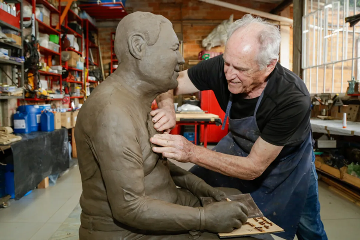 Escultura que homenageia Jaime Lerner ficará no centro de curitiba