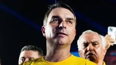 Flávio Bolsonaro defende maioridade penal de 14 anos em casos de estupro