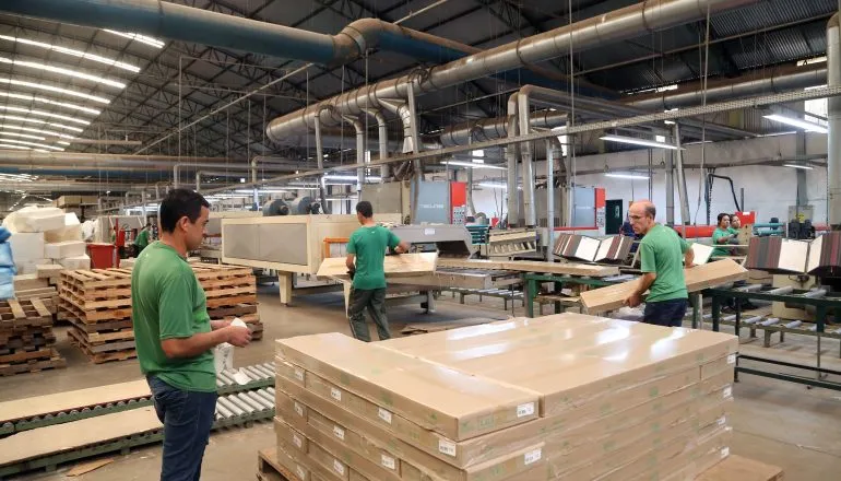 Paraná têm 22,9 mil vagas com carteira assinada; veja como se inscrever