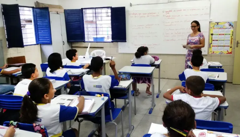 Veja as escolas estaduais e municipais do Paraná com as maiores e as menores notas no Ideb